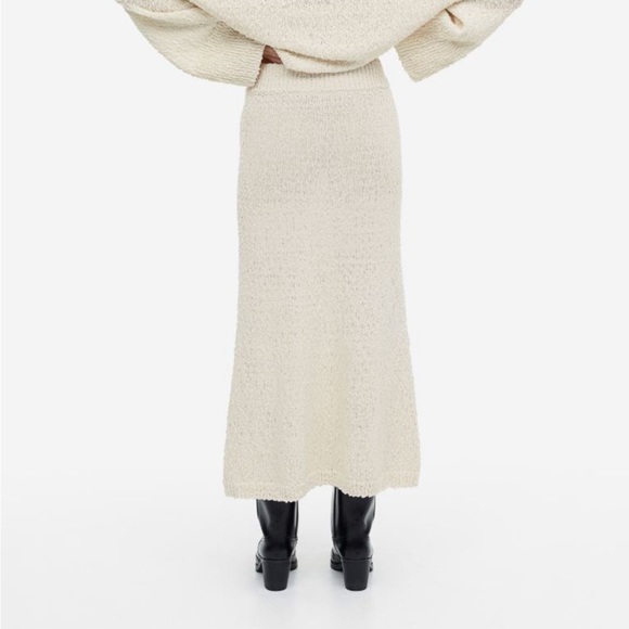 H&M Flared Textured Knit Skirt - size M - Picture 3 of 6